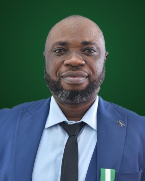 Retrato de Adefabi Dasola Fadiran, director general de DASFADS Surveys Nig. Ltd